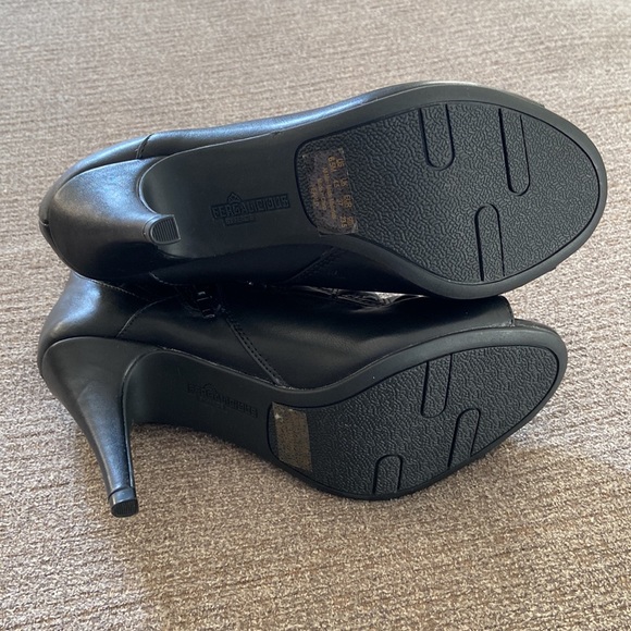 Heels - Picture 3 of 3